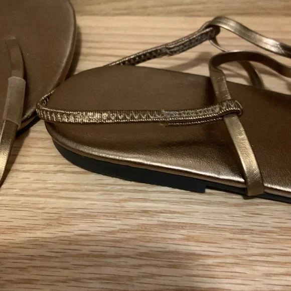 Sandals 10 - Picture 2 of 3